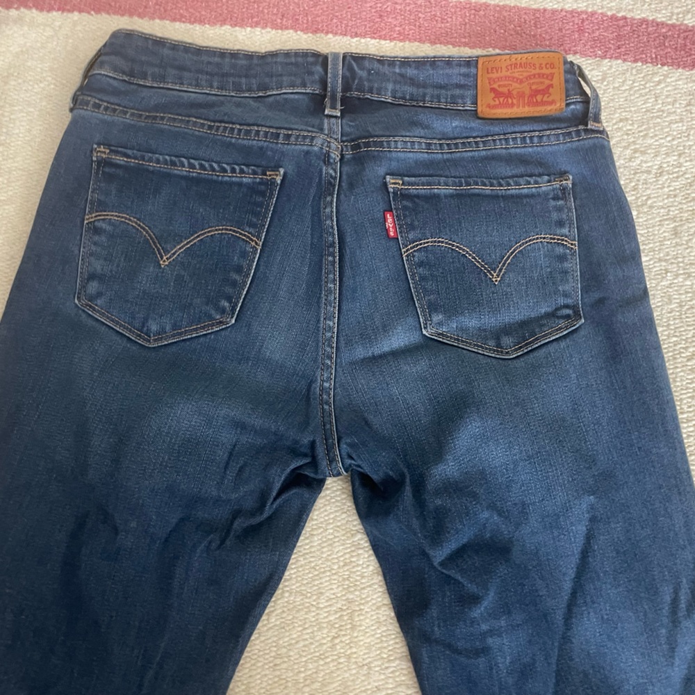 711 skinny dark wash Levi’s! In great condition, a staple in everyone closet